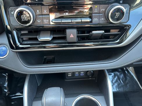 Used 2022 Toyota Highlander XLE image 20