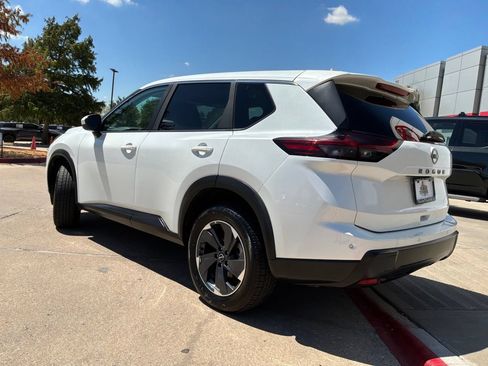 Used 2025 Nissan Rogue SV FWD image 8