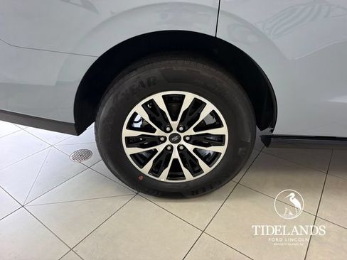 Certified 2025 Ford Expedition Platinum AWD/4WD image 35