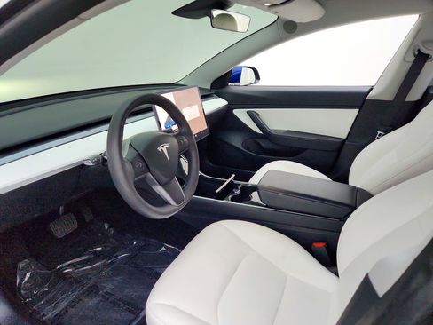 Used 2020 Tesla Model 3 Standard Range image 16