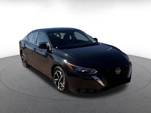 Used 2025 Nissan Sentra SV image 3