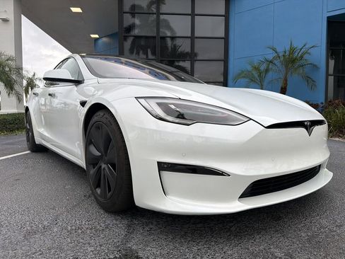 Used 2022 Tesla Model S image 18