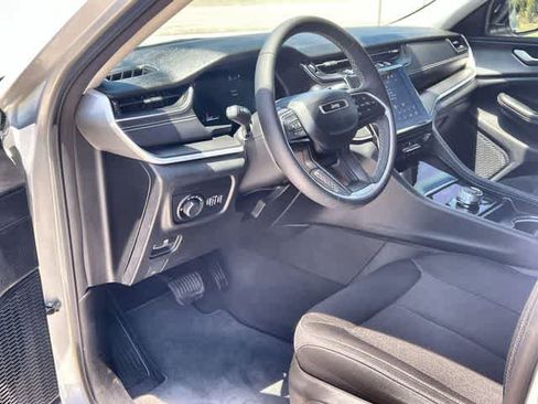 Used 2024 Jeep Grand Cherokee L Laredo RWD image 3