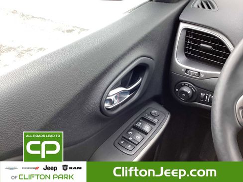 Certified 2020 Jeep Cherokee Latitude Plus w/ Cold Weather Group image 24