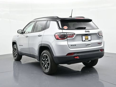 Used 2025 Jeep Compass Trailhawk AWD/4WD image 7