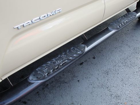 Used 2016 Toyota Tacoma SR5 w/ SR5 Appearance Package (SN) image 13