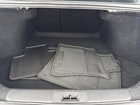 Used 2022 Nissan Sentra SR FWD image 28