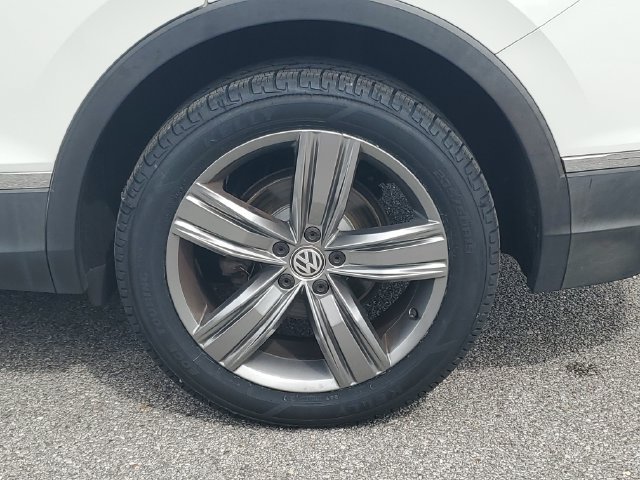 Used 2018 Volkswagen Tiguan SEL Premium AWD/4WD image 35