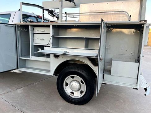 Used 2006 Ford F350 2WD Regular Cab Super Duty image 10