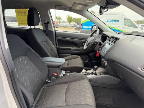 Used 2025 Mitsubishi Outlander Sport ES AWD/4WD image 30