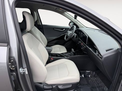Used 2023 Kia Niro EX image 19