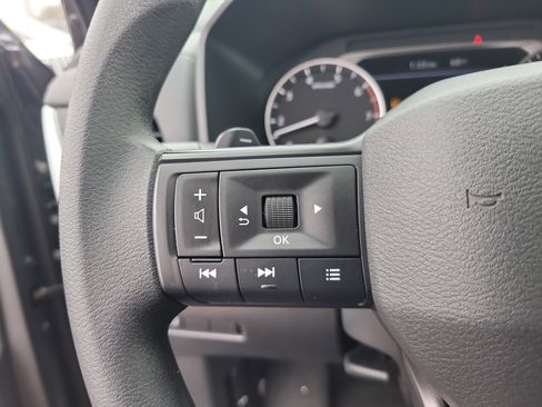 Used 2025 Nissan Rogue S image 27