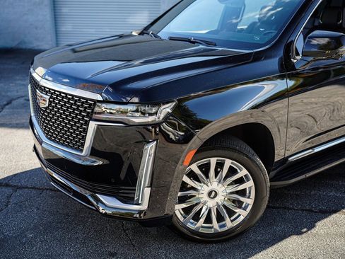 Used 2022 Cadillac Escalade ESV Luxury image 2