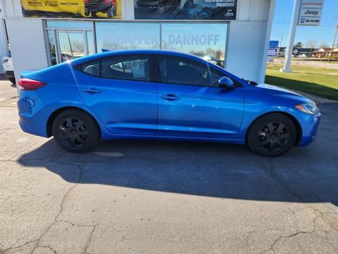 Used 2017 Hyundai Elantra SE FWD image 2