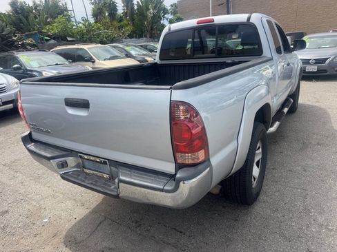 Used 2005 Toyota Tacoma PreRunner image 5