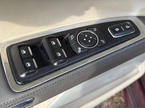 Used 2017 Lincoln Continental Reserve w/ Luxury Package image 31