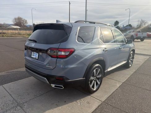 New 2025 Honda Pilot Touring image 3
