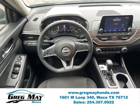 Used 2024 Nissan Altima 2.5 SV FWD image 19