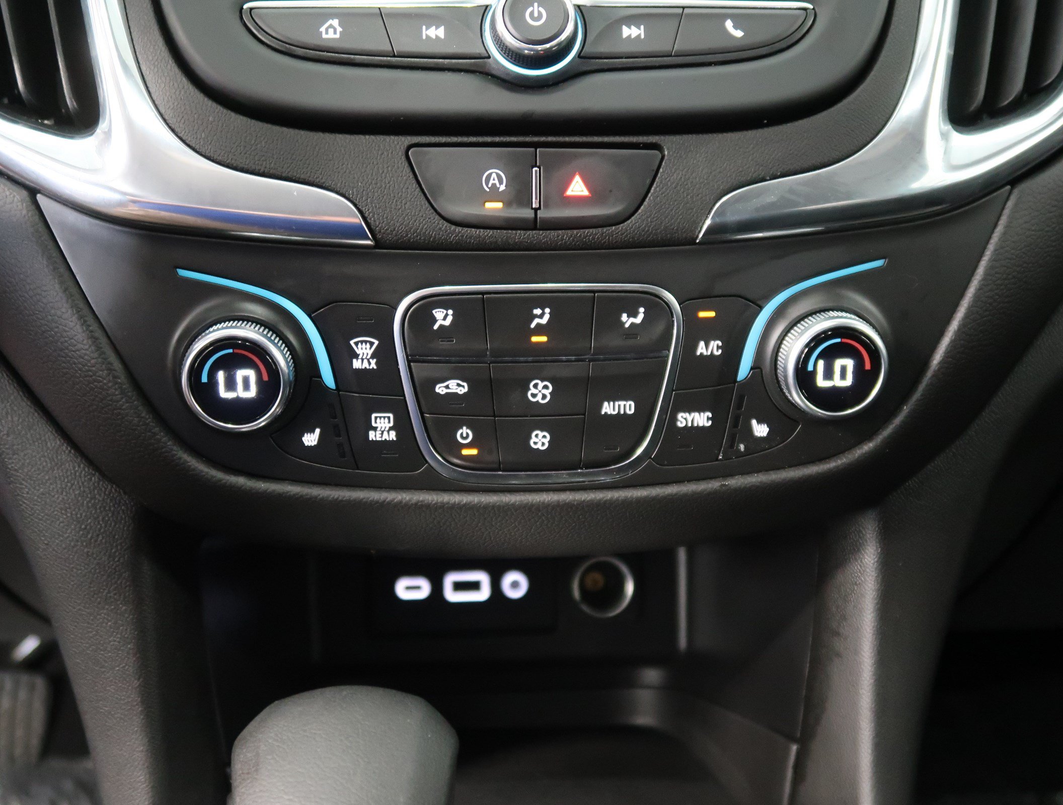 Used 2023 Chevrolet Equinox LT FWD image 29