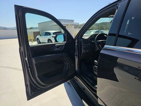 Used 2024 Chevrolet Tahoe High Country w/ Premium Package AWD/4WD image 24