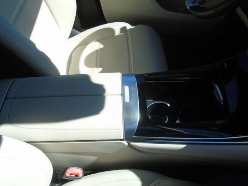 Used 2023 Mercedes-Benz GLC 300 4MATIC image 14