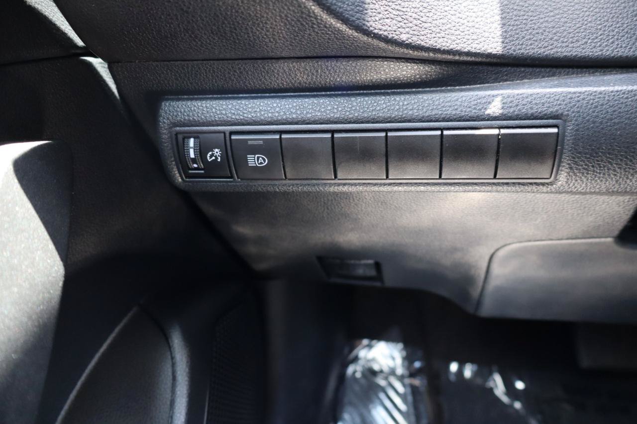 Used 2021 Toyota Corolla LE FWD image 23