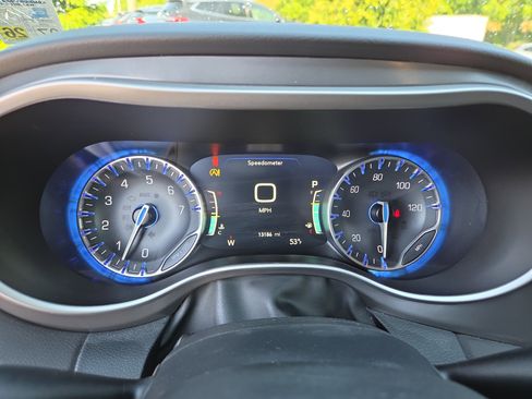 Certified 2026 Chrysler Pacifica Select FWD image 3