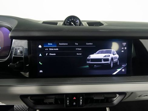 Certified 2026 Porsche Cayenne E-Hybrid AWD/4WD image 27