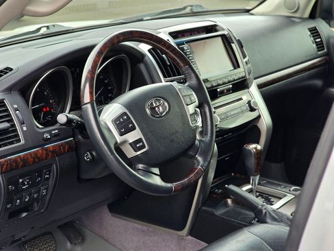 Used 2013 Toyota Land Cruiser AWD/4WD image 11