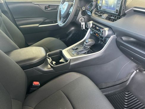 Certified 2021 Toyota RAV4 LE w/ Carpet Mat Package (TMS) AWD/4WD image 15