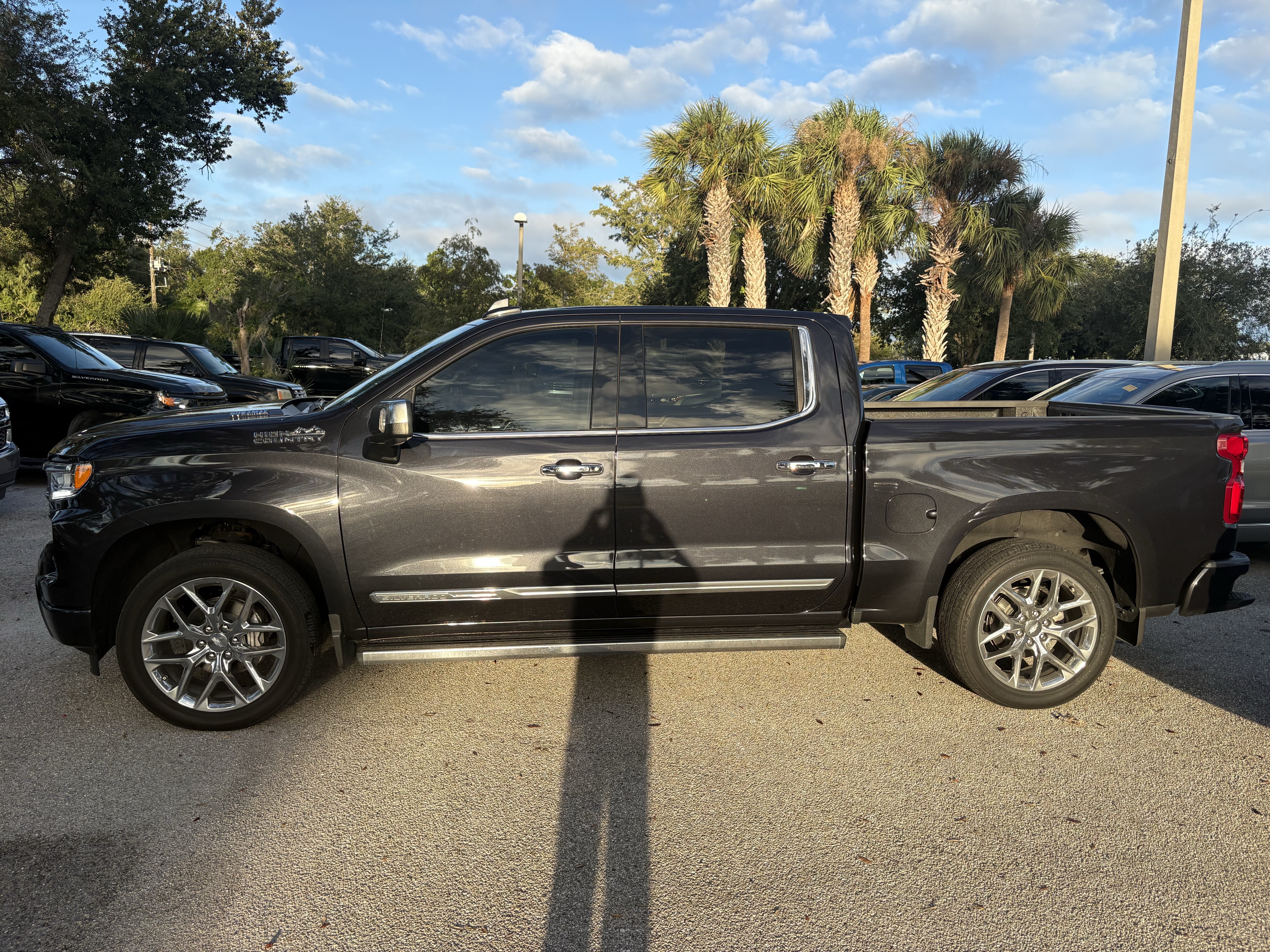 Used 2023 Chevrolet Silverado 1500 High Country w/ Technology Package AWD/4WD image 4