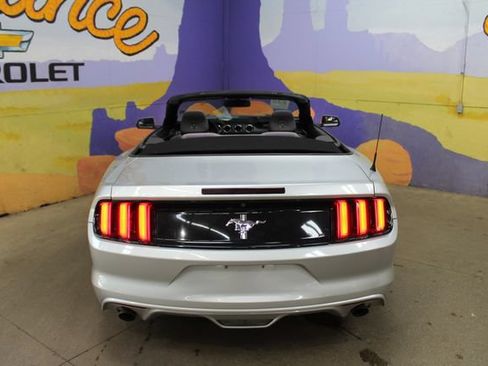 Used 2016 Ford Mustang Convertible RWD image 7