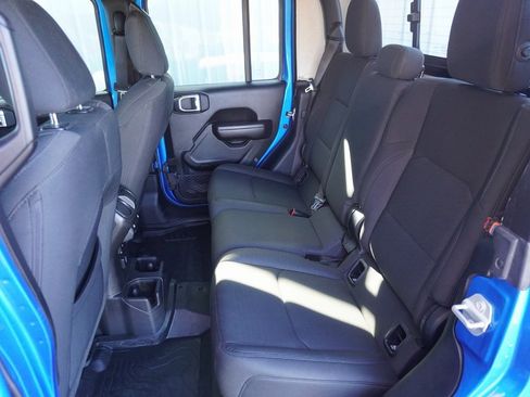 Used 2021 Jeep Gladiator Willys image 25