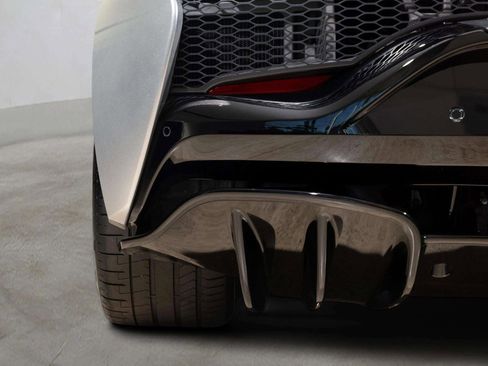 Used 2023 McLaren Artura image 17