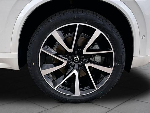 Certified 2023 Volvo XC90 B6 Plus w/ Protection Package Premier AWD/4WD image 11