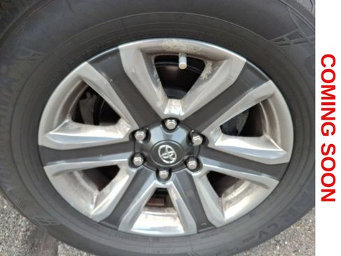 Used 2016 Toyota Tacoma Limited w/ Towing Package AWD/4WD image 9