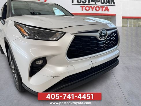 Used 2022 Toyota Highlander XLE AWD/4WD image 28