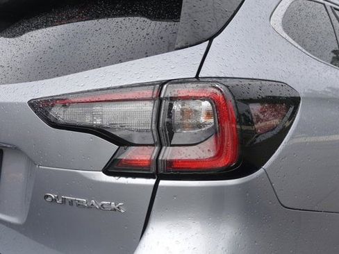 Used 2025 Subaru Outback Premium AWD/4WD image 5