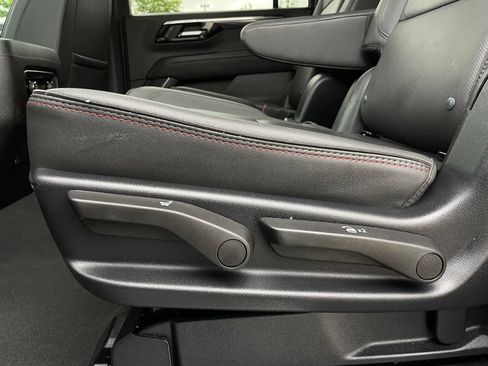 Used 2025 Chevrolet Suburban RST w/ Comfort Package RWD image 38