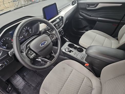 Used 2022 Ford Escape SE w/ SE Sport Appearance Package image 17