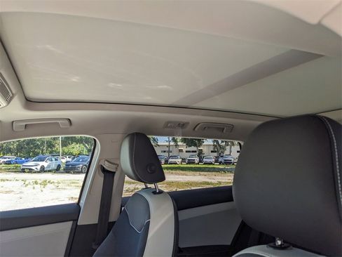 New 2025 Volkswagen Taos SE image 22
