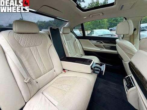 Used 2018 BMW 740i RWD image 37