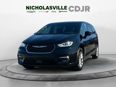 New 2026 Chrysler Pacifica Select AWD/4WD image 1