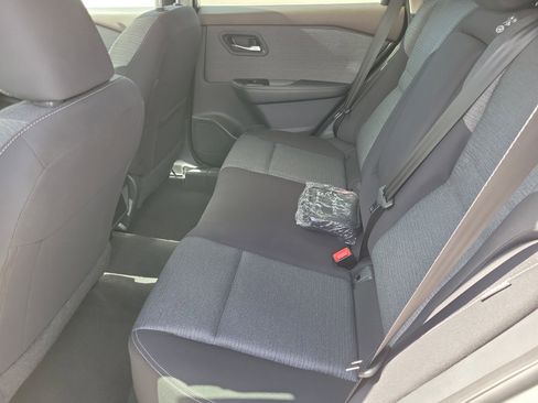 Used 2023 Nissan Rogue SV image 11