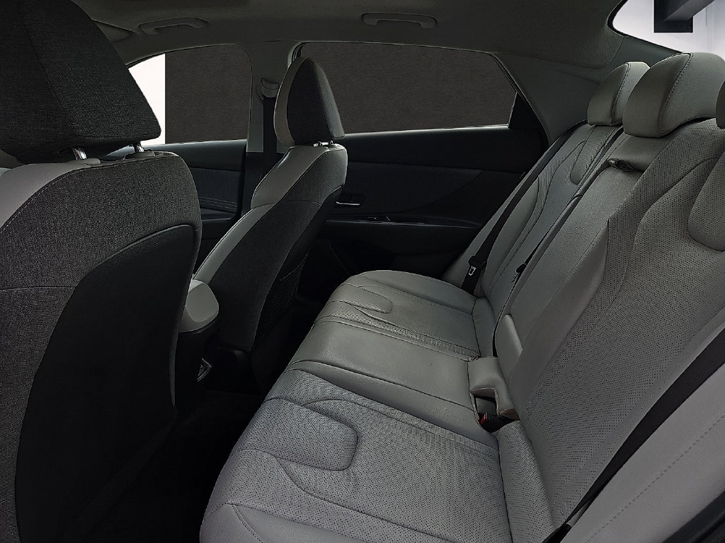 Used 2026 Hyundai Elantra Limited FWD image 9