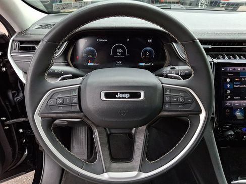 Used 2023 Jeep Grand Cherokee Limited w/ Luxury Tech Group II AWD/4WD image 20