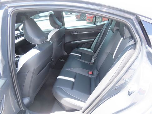 Used 2025 Toyota Camry SE w/ Convenience Package FWD image 18
