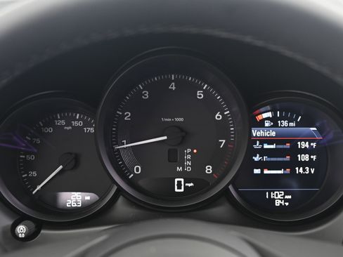 Certified 2025 Porsche Macan image 37