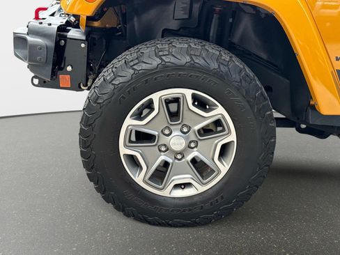 Used 2014 Jeep Wrangler Unlimited Rubicon w/ Connectivity Group AWD/4WD image 12