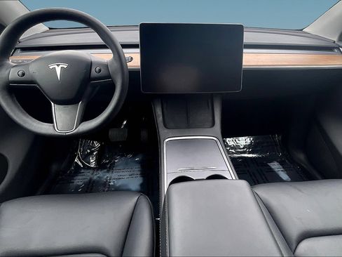 Used 2024 Tesla Model Y Long Range AWD/4WD image 7